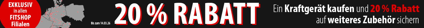 Ein Werbebanner mit einer Fitshop Filiale im Hintergrund. Darauf der Text: "Bis zum 14.03.2026. 20 % Rabatt. Ein Kraftgerät kaufen und 20 % Rabatt auf weiteres Zubehör sichern. Exklusiv in allen Fitshop Filialen". Als Set-Beispiel dienen die Produktbilder einer Kraftstation, einer Hantelbank und einer Hantelscheibe.